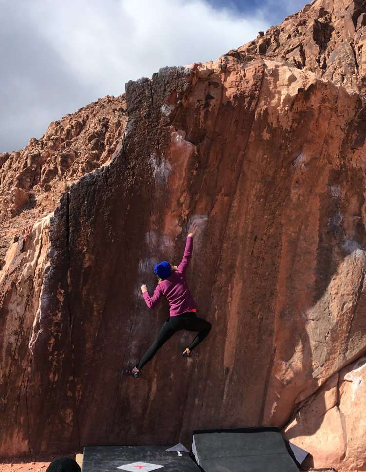 Jovanna working The Pearl (V5)